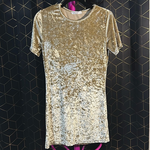 Dresses & Skirts - R.Vivimos Crushed Velvet Mini Short Dress